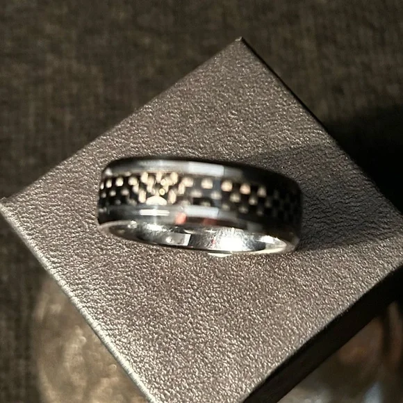 NEW! 8MM Men's Tungsten Carbide Ring Band W/ Carbon Fiber Inlay size 12 - Picture 2 of 3